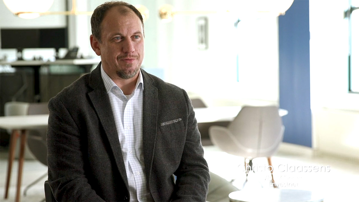 Christo discussing the Chicago Ideas Week